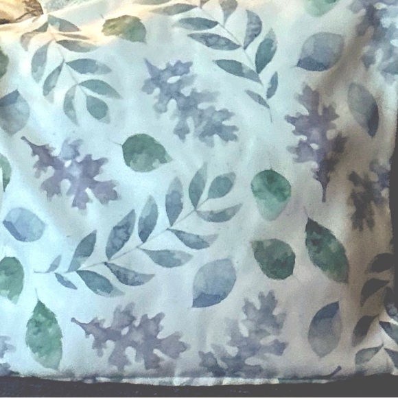 Redbubble Decorative Handmade 18’´ Pillow Cover with Floral Patterns - Picture 5 of 9